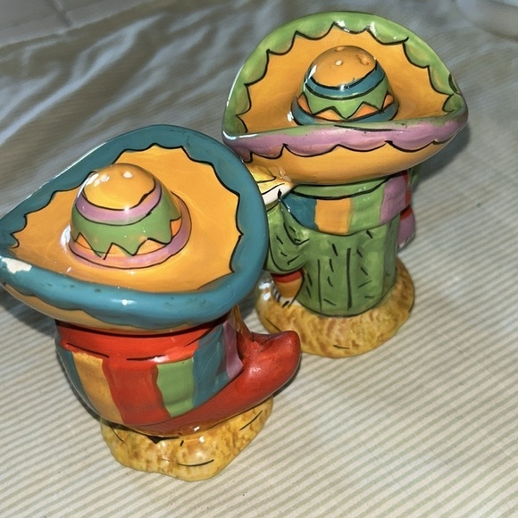 Mexican Folk Art Ceramic Cactus Salt Shaker 4 in. - Picture 4 of 5